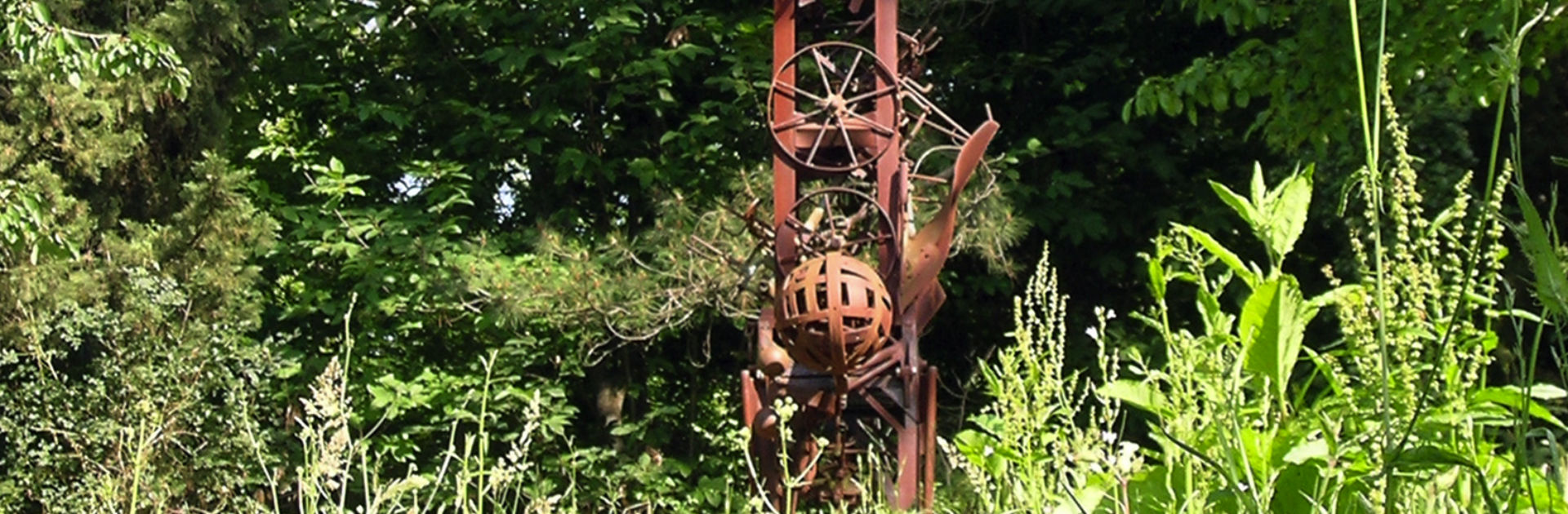 Künstler Bernhard Luginbühl im Giardino di Daniel Spoerri