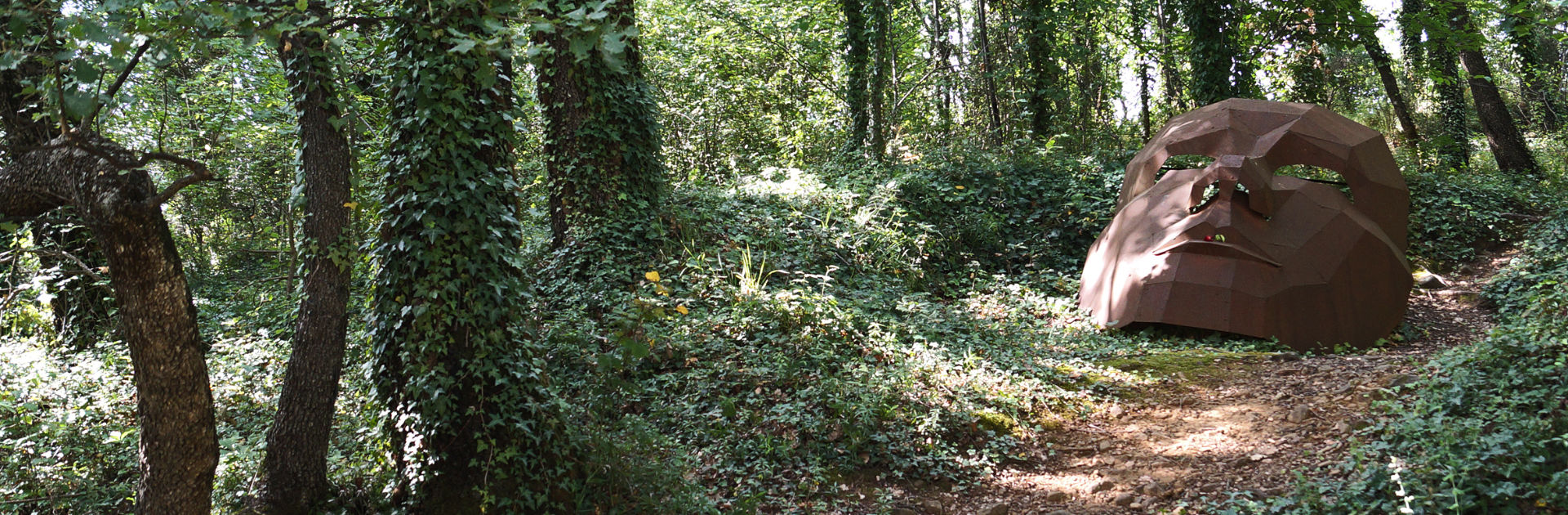 Künstler Kimitake Sato im Giardino di Daniel Spoerri