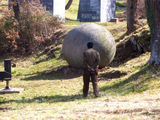 Anlegen des Skulpturengartens Il Giardino di Daniel Spoerri