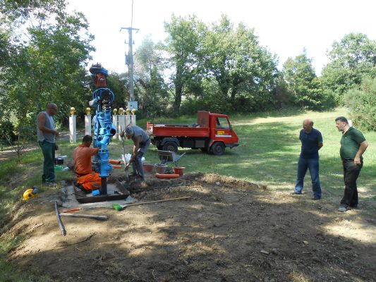 Anlegen des Skulpturengartens Il Giardino di Daniel Spoerri