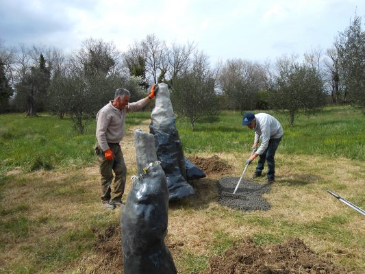 Anlegen des Skulpturengartens Il Giardino di Daniel Spoerri